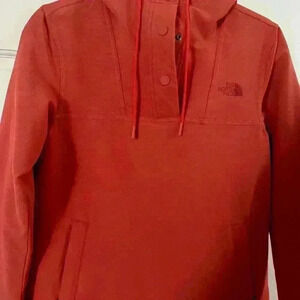 The North Face pull over windwell